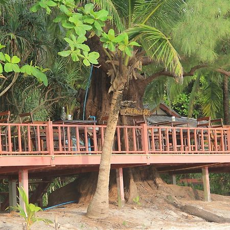 ホテルHornbill Hut パヤム島 エクステリア 写真