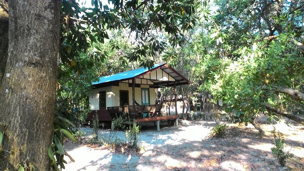 ホテルHornbill Hut パヤム島 エクステリア 写真